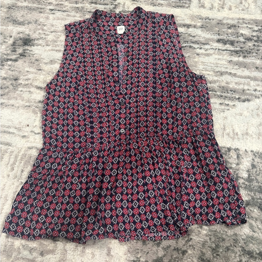 Women’s GAP Red&Navy Blue Patterned Sleeveless Blouse size Medium Good Condition